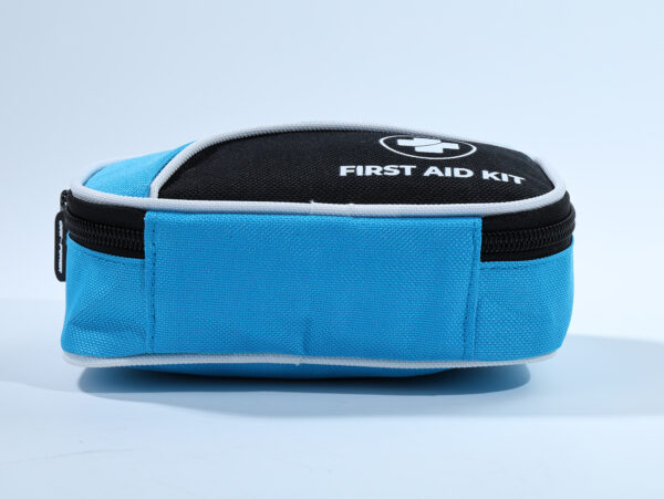 Práctico botiquín de primeros auxilios azul nailon - Imagen 4